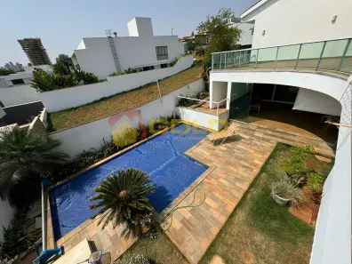 Casa de Condomínio com 4 Quartos à venda, 447m² no Morada da Colina, Uberlândia