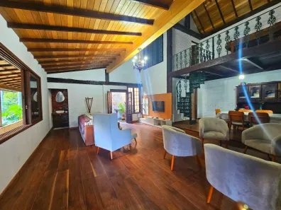 Casa com 5 Quartos à venda, 257m² no Nogueira, Petrópolis