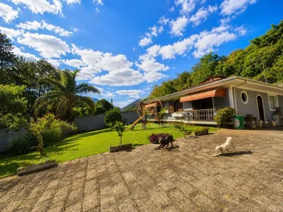 Casa com 3 Quartos à venda, 116m² no Quarteirão Brasileiro, Petrópolis