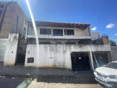 Casa com 5 Quartos à venda, 500m² no Coração Eucarístico, Belo Horizonte