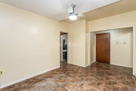 Apartamento com 2 Quartos para alugar, 75m² no Navegantes, Porto Alegre