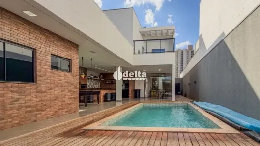 Casa com 4 Quartos à venda, 262m² no Jardim Sul, Uberlândia