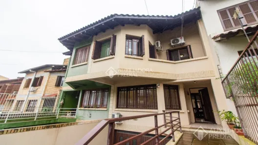 Casa com 3 Quartos à venda, 308m² no Chácara das Pedras, Porto Alegre