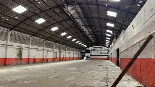 Galpão/Depósito/Armazém à venda, 4500m² no Benfica, Rio de Janeiro