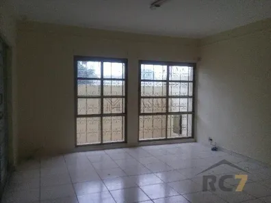 Casa com 3 Quartos para alugar, 220m² no Jardim Estoril IV, Bauru
