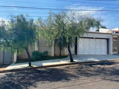 Casa com 3 Quartos à venda, 226m² no Vila Harmonia, Araraquara