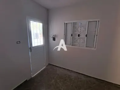 Casa com 3 Quartos para alugar, 80m² no Planalto, Uberlândia