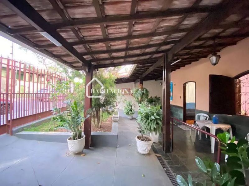 Casa com 3 quartos — Santa Amélia, Belo Horizonte