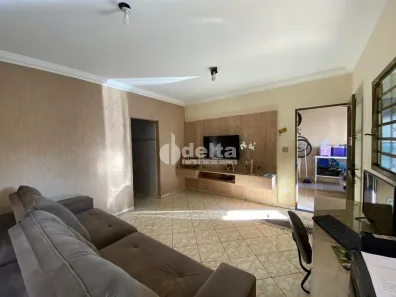 Casa com 3 Quartos à venda, 178m² no Granada, Uberlândia