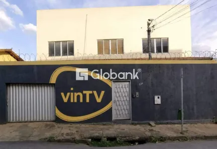 Prédio Comercial para alugar, 250m² no Alto São João, Montes Claros