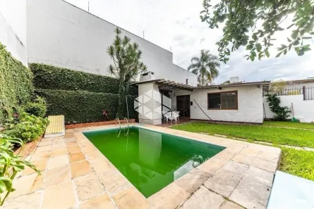 Casa com 3 Quartos à venda, 323m² no Chácara das Pedras, Porto Alegre