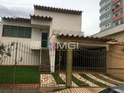 Sobrado com 3 Quartos à venda, 424m² no Centro, Anápolis