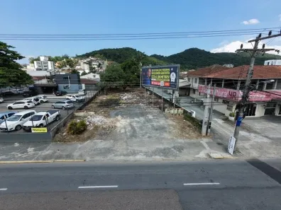 Lote/Terreno à venda, 861m² no Iririú, Joinville
