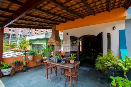 Sobrado com 4 Quartos à venda, 200m² no Vila Scarpelli, Santo André
