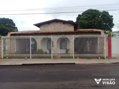 Casa com 4 Quartos à venda, 320m² no CENTRO, Veríssimo