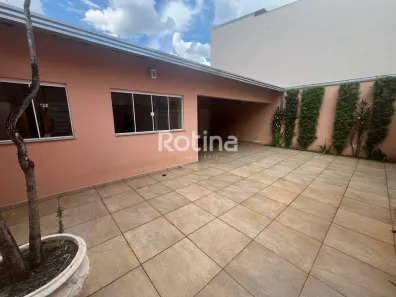 Casa com 3 Quartos à venda, 228m² no Umuarama, Uberlândia