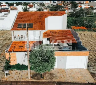 Sobrado com 4 Quartos à venda, 384m² no Jardim Karaíba, Uberlândia
