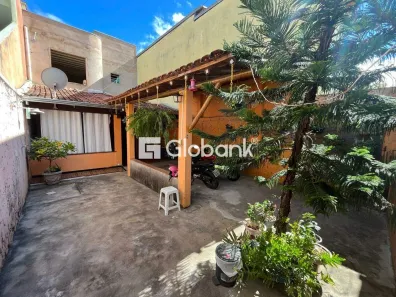 Casa com 5 Quartos à venda, 120m² no Major Prates, Montes Claros