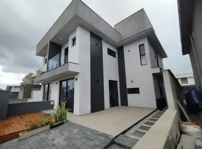 Casa com 3 Quartos à venda, 195m² no Campeche, Florianópolis