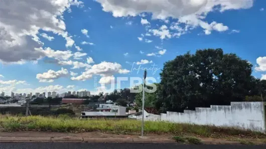 Lote/Terreno à venda, 490m² no Jardim Inconfidência, Uberlândia