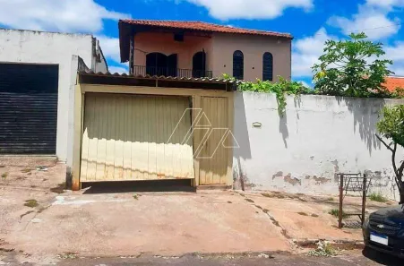 Casa com 3 Quartos para alugar, 330m² no Jardim Monte Castelo, Marília