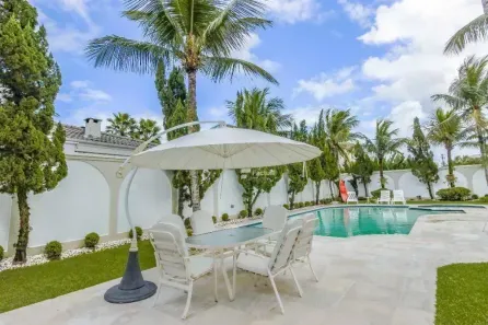 Casa de Condomínio com 5 Quartos para alugar, 600m² no Jardim Acapulco, Guarujá