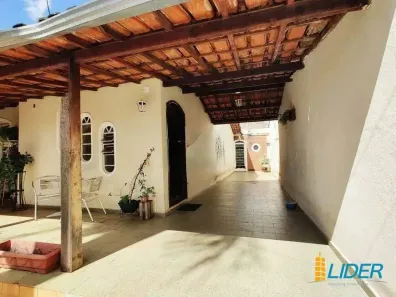 Casa com 4 Quartos à venda, 165m² no Cidade Jardim, Uberlândia