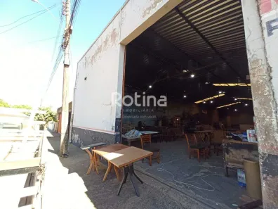 Galpão/Depósito/Armazém para alugar, 300m² no Segismundo Pereira, Uberlândia