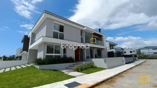 Casa com 3 Quartos à venda, 227m² no Rio Tavares, Florianópolis