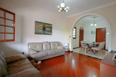 Casa com 5 Quartos à venda, 300m² no Pompéia, Belo Horizonte