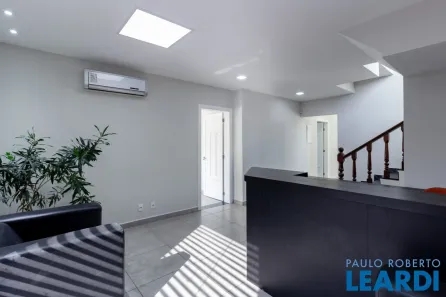 Casa com 9 Quartos para alugar, 420m² no Pacaembu, São Paulo
