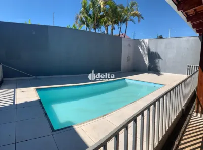 Casa com 3 Quartos para alugar, 283m² no Cidade Jardim, Uberlândia