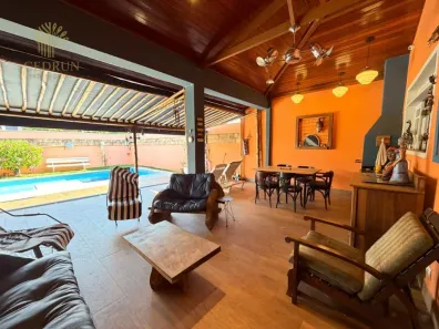 Casa com 5 Quartos para alugar, 281m² no Zona 05, Maringá