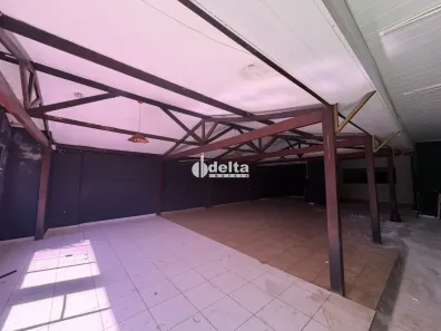 Ponto Comercial para alugar, 360m² no Santa Mônica, Uberlândia