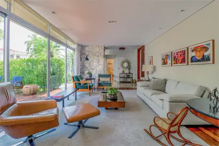 Casa com 3 Quartos à venda, 317m² no Vila Ipojuca, São Paulo