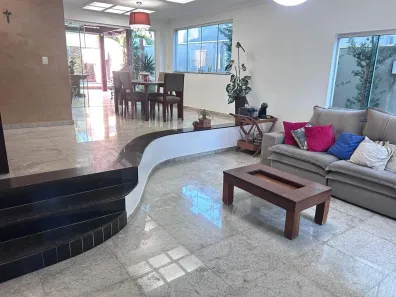 Casa com 4 Quartos à venda, 375m² no Jardins Madri, Goiânia