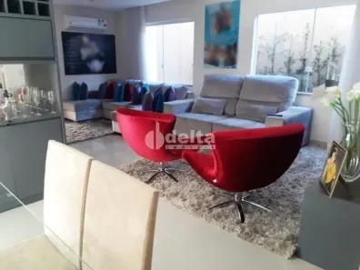 Casa com 3 Quartos à venda, 288m² no Jardim Europa, Uberlândia