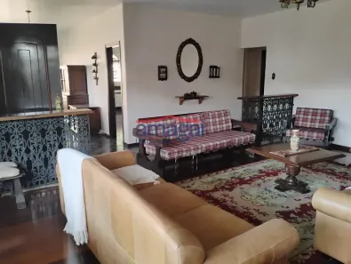 Casa com 3 Quartos para alugar, 328m² no Jardim Siesta, Jacareí