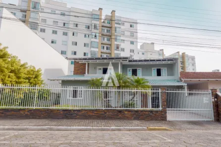 Casa com 5 Quartos à venda, 320m² no Saguaçu, Joinville