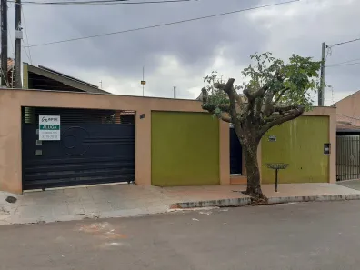 Casa com 3 Quartos para alugar, 115m² no Monte Belo, Londrina