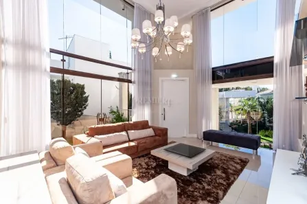 Casa com 4 Quartos para alugar, 585m² no Campo Comprido, Curitiba