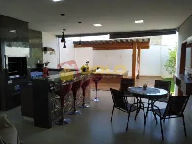 Casa com 3 Quartos à venda, 210m² no Jardim Inconfidência, Uberlândia