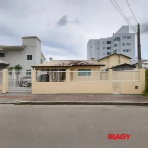 Casa com 3 Quartos para alugar, 117m² no Pagani, Palhoça