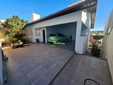 Casa com 5 Quartos à venda, 266m² no João Pinheiro, Belo Horizonte