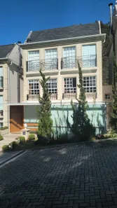 Casa de Condomínio com 6 Quartos à venda, 240m² no Valparaíso, Petrópolis