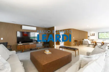 Sobrado com 4 Quartos à venda, 550m² no Vila Madalena, São Paulo