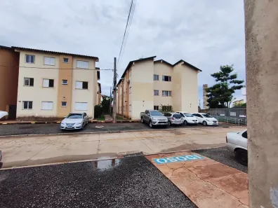 Apartamento com 2 Quartos para alugar, 43m² no Parque Residencial Rita Vieira, Campo Grande