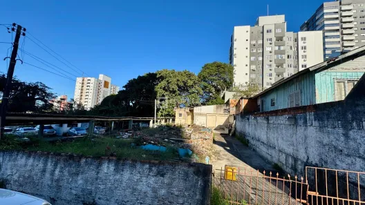 Lote/Terreno à venda, 300m² no Barreiros, São José