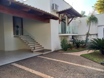 Casa com 3 Quartos à venda, 280m² no Cidade Jardim, Uberlândia