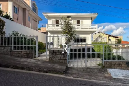 Casa com 4 Quartos para alugar, 320m² no Coqueiros, Florianópolis